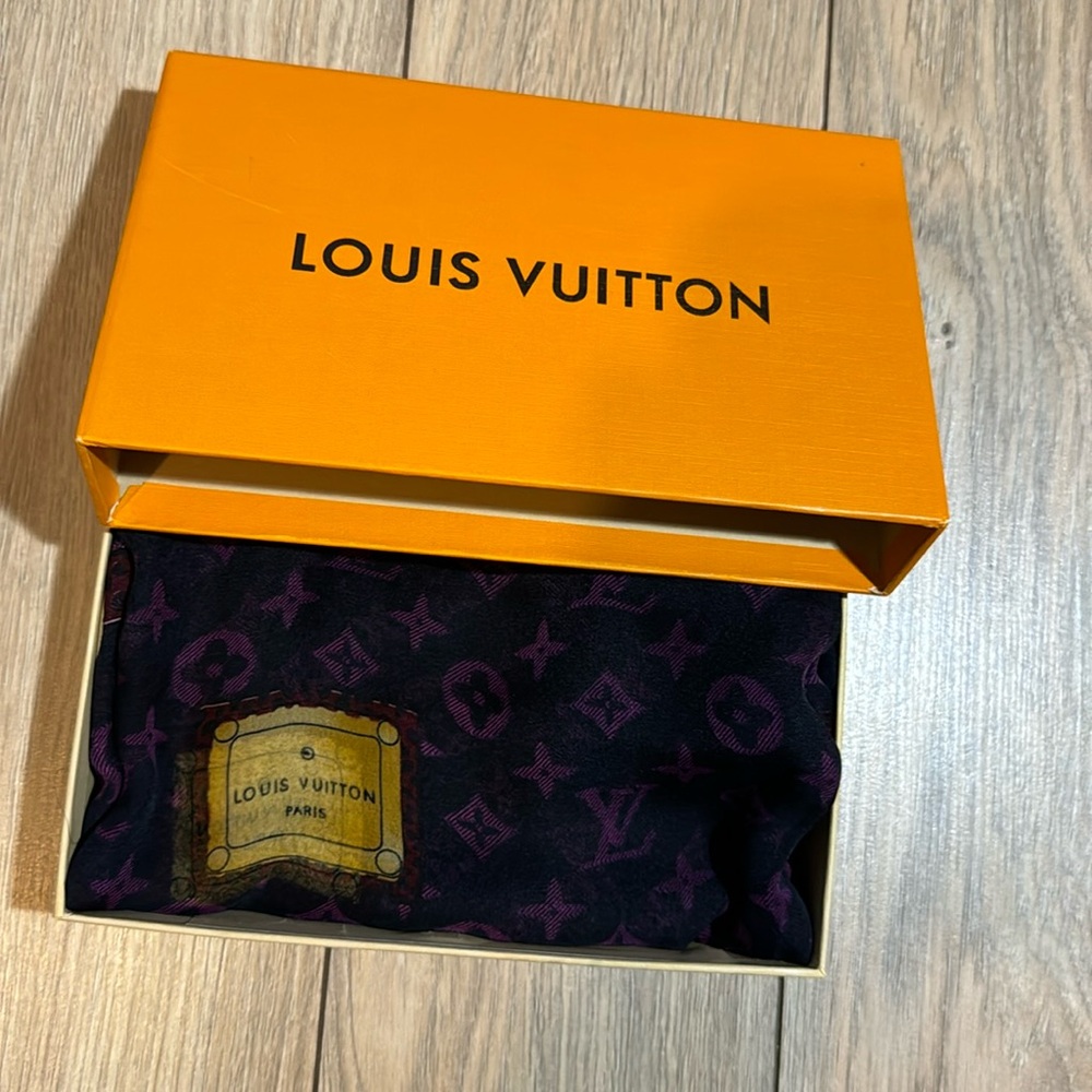 💥Louis Vuitton Silk Scarf